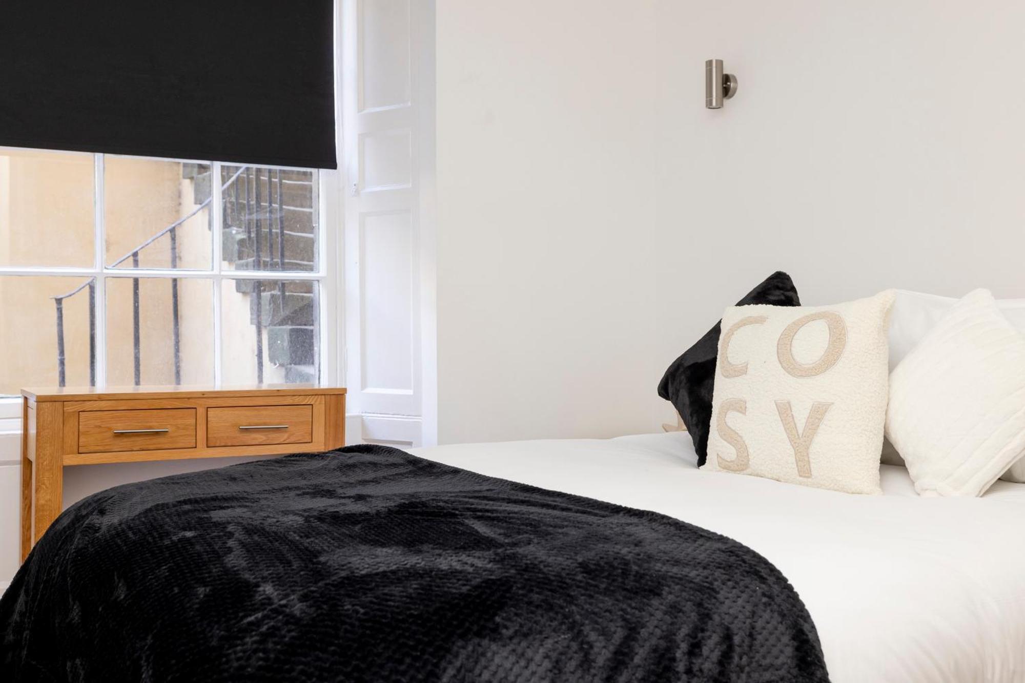Joivy 3Br Flat In Haymarket With Free Parking Edynburg Zewnętrze zdjęcie